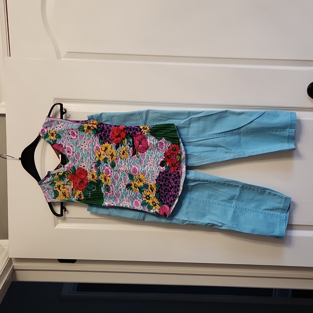 Cute 2 piece  XS capri set from Italy